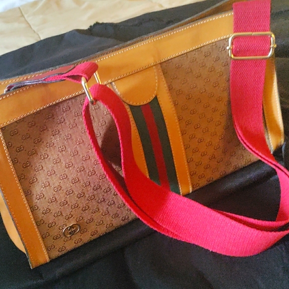 Vintage Gucci Clutch - Picture 3 of 8